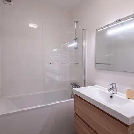 P4 Appart Parisien Proche Champs Elysees Apartment Paris