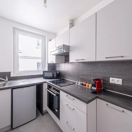 P4 Appart Parisien Proche Champs Elysees Apartment *