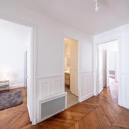 Apartment P4 Appart Parisien Proche Champs Elysees Paris