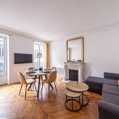 P4 Appart Parisien Proche Champs Elysees Apartment