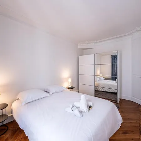 P4 Appart Parisien Proche Champs Elysees Apartment Paris